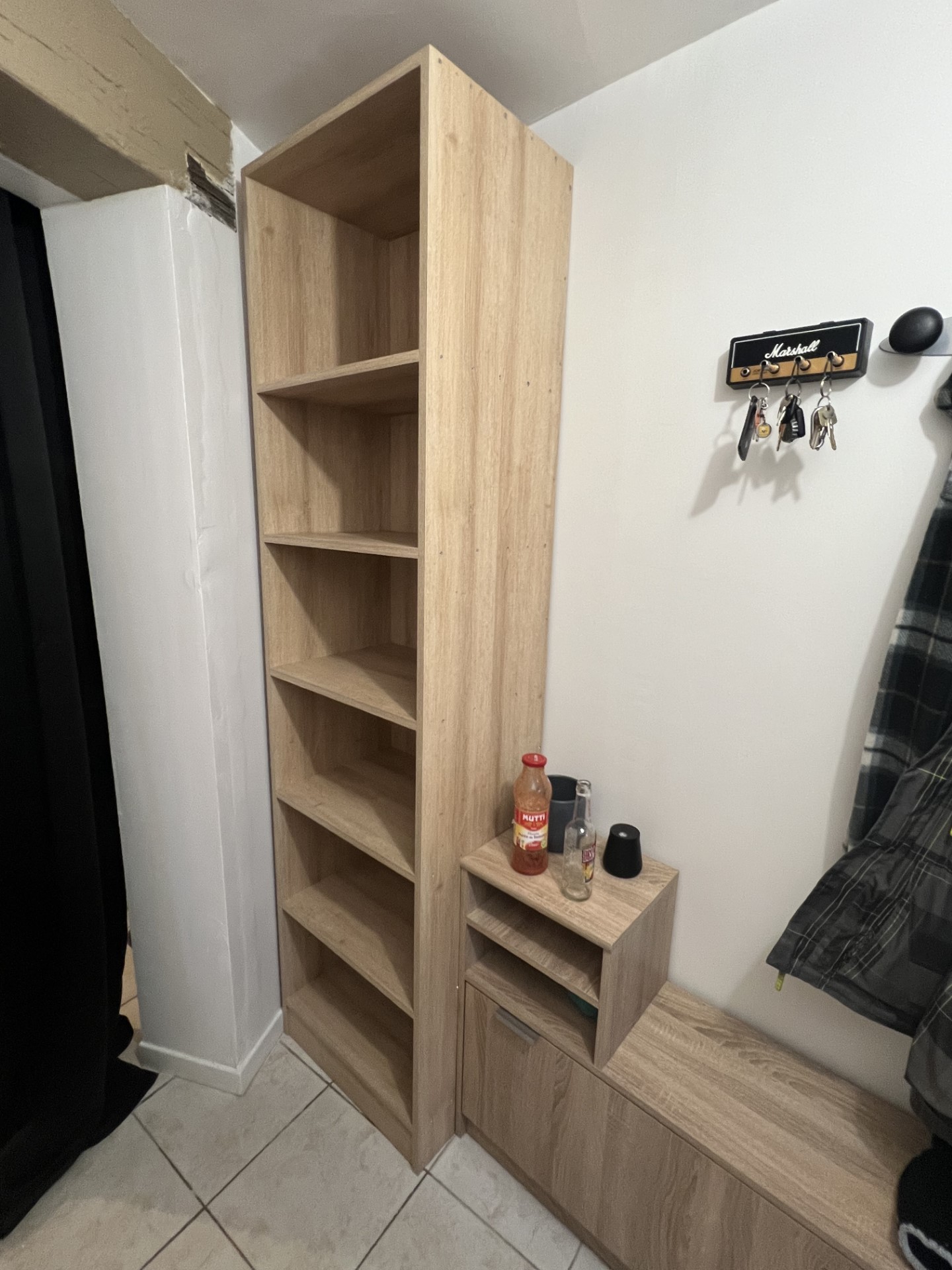 Meuble d&rsquo;entrée en chêne pour chaussure
